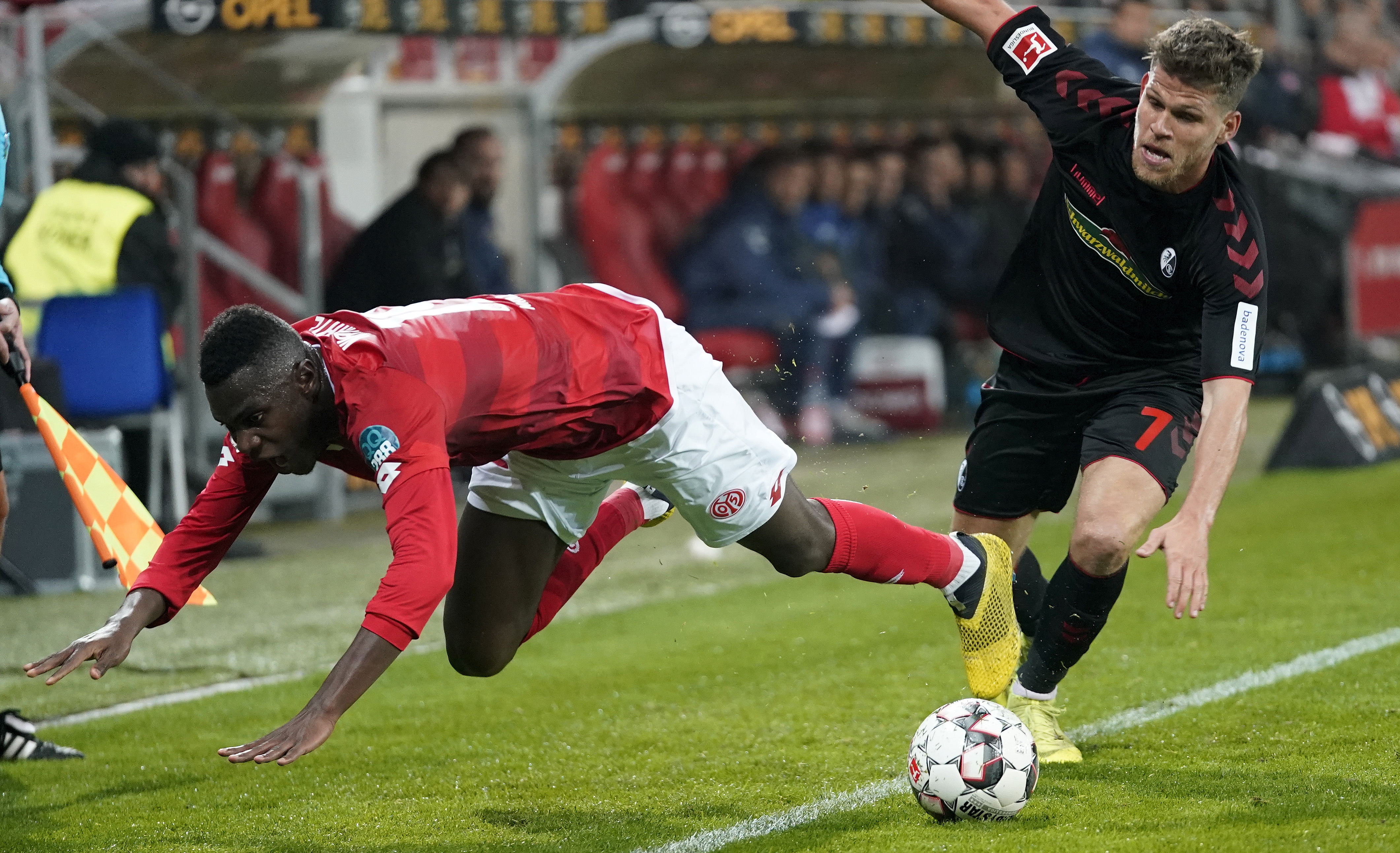 弗赖堡主场告捷,取得积分稳中有升 弗赖堡主场告捷,取得积分稳中有升