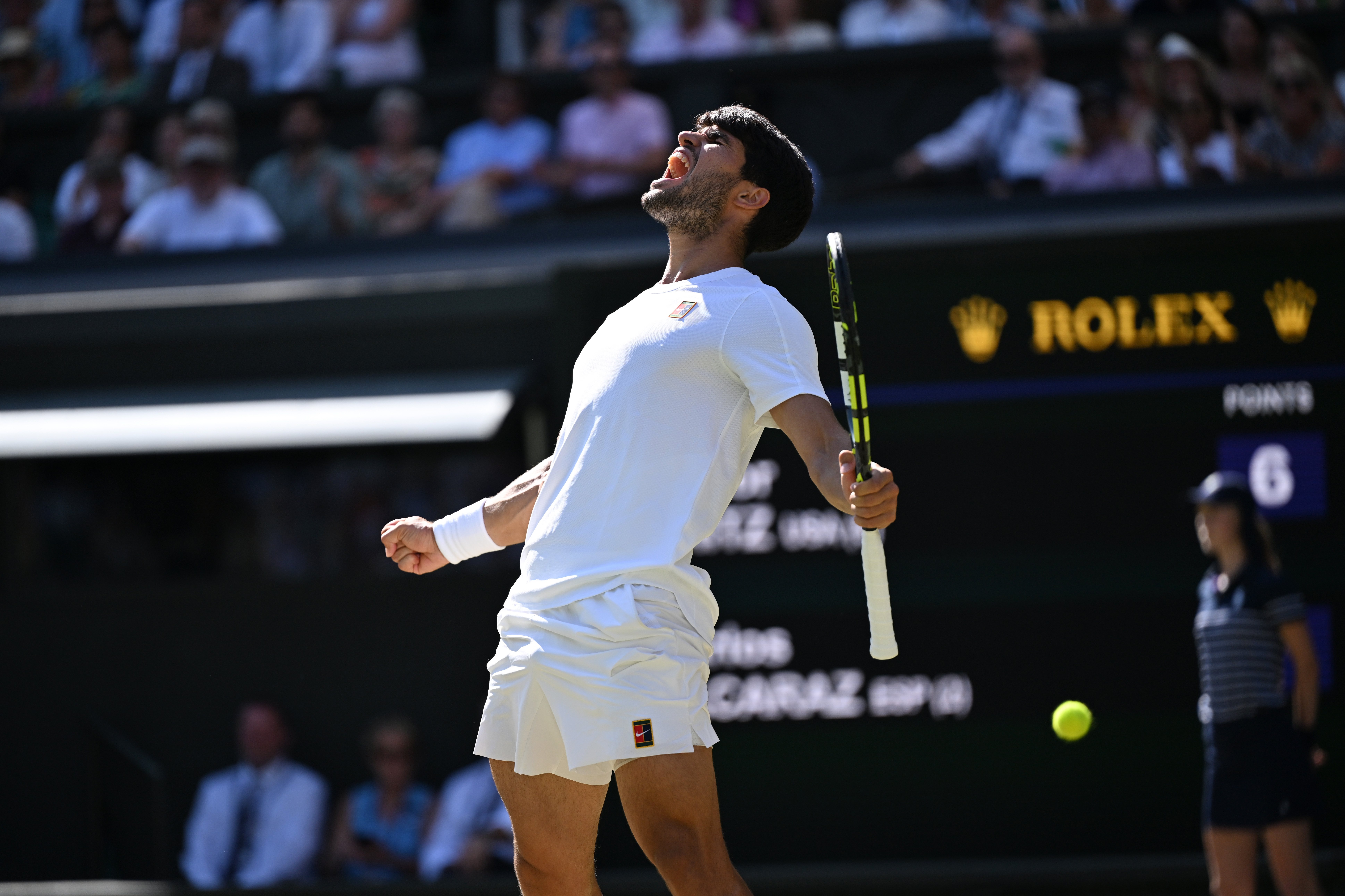 包含世界网球队轻取美国网球队，阿尔卡拉斯三分雨点燃全场的词条