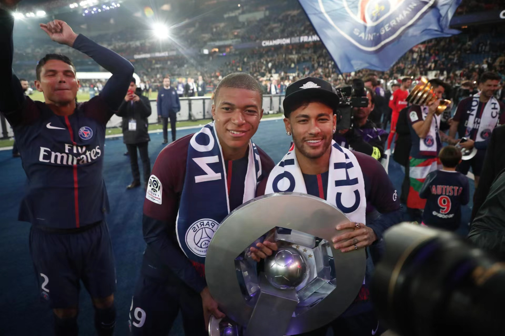 挑战传统！法甲劲旅向冠军发起挑战