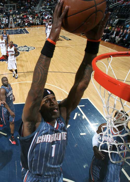 约翰逊在比赛中出现争议,引发球迷不满 约翰逊在比赛中出现争议,引发球迷不满