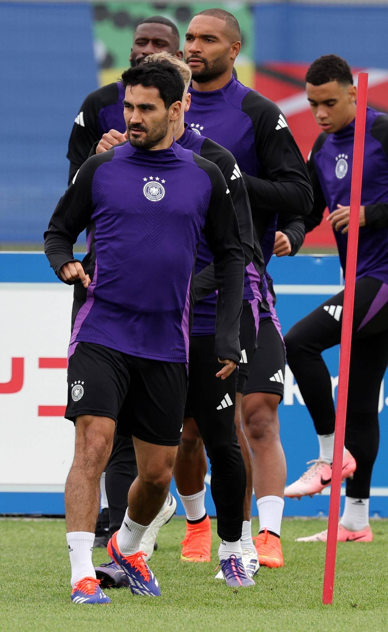 关于德国亮相国际赛场，赢得观众热烈掌声的信息