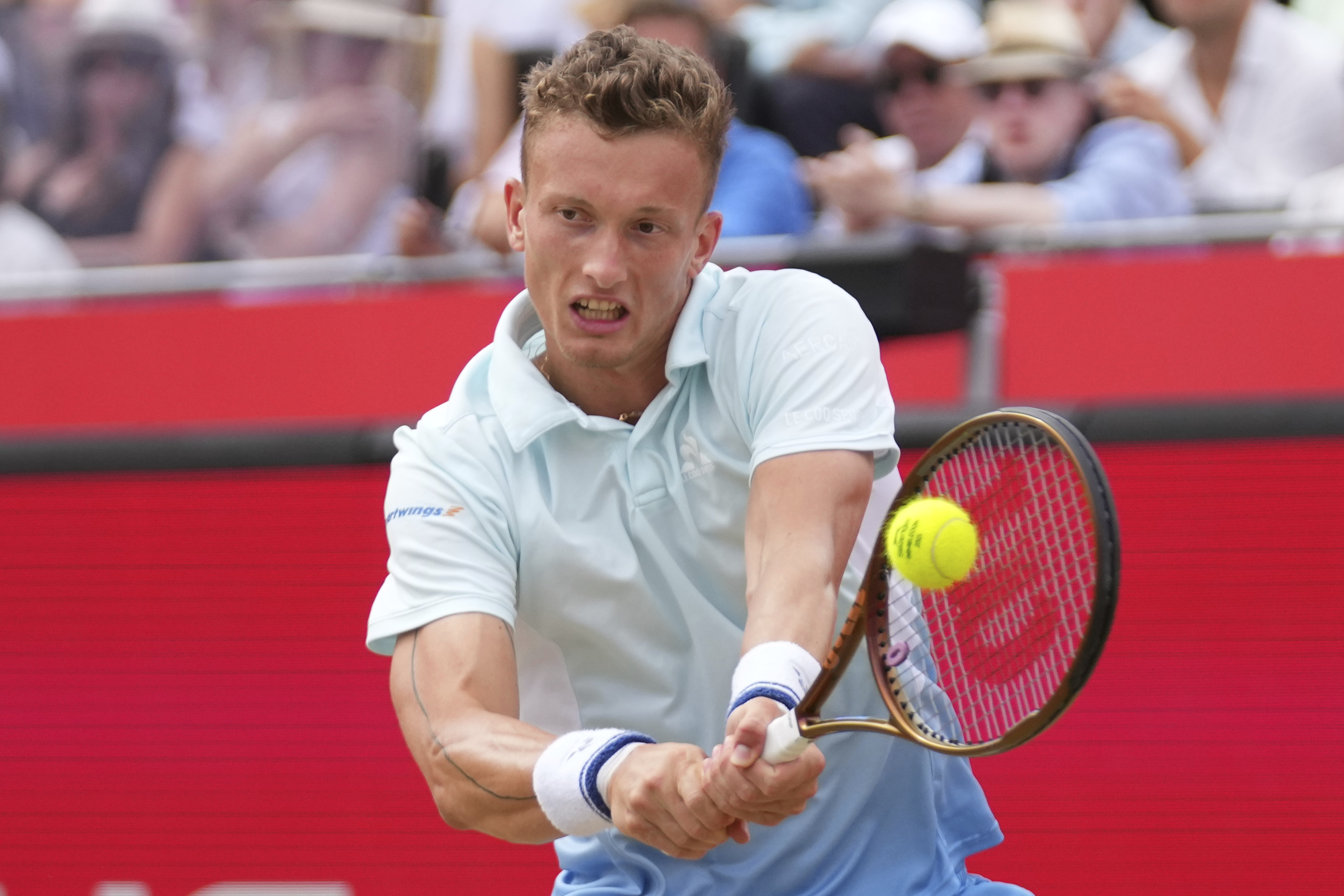 英国网球队爆冷德国网球队，阿尔卡拉斯高光表现的简单介绍