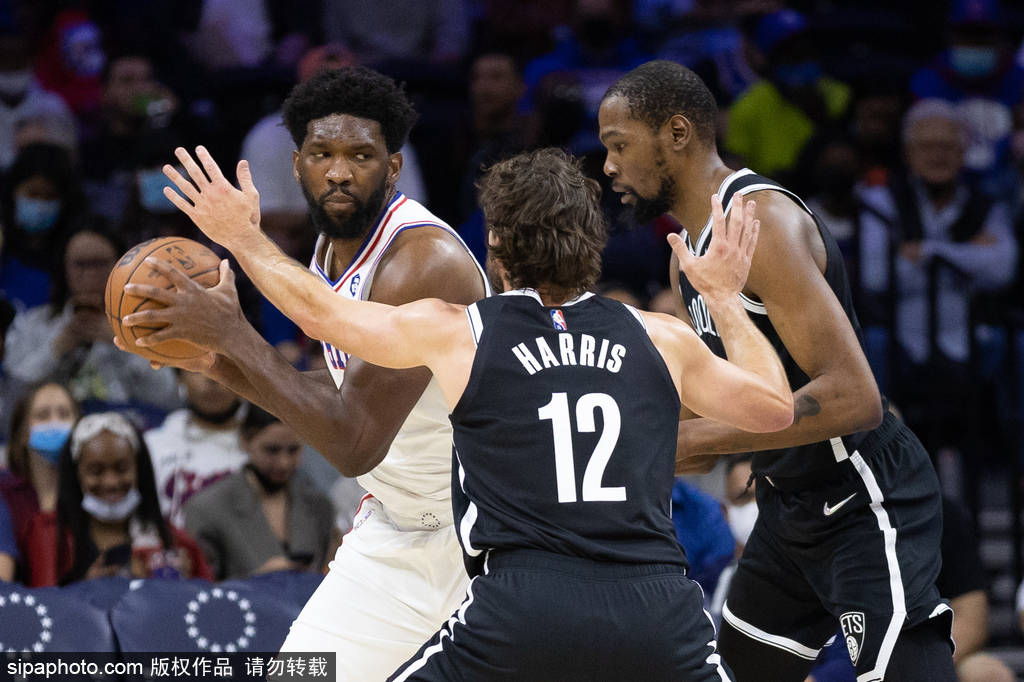 中国男篮完胜篮网B队，莫里斯三分雨点燃全场的简单介绍