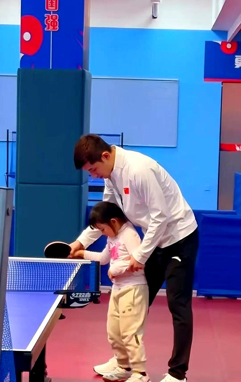 包含德国乒乓球队逆转奥地利乒乓球队，张继科完成帽子戏法的词条