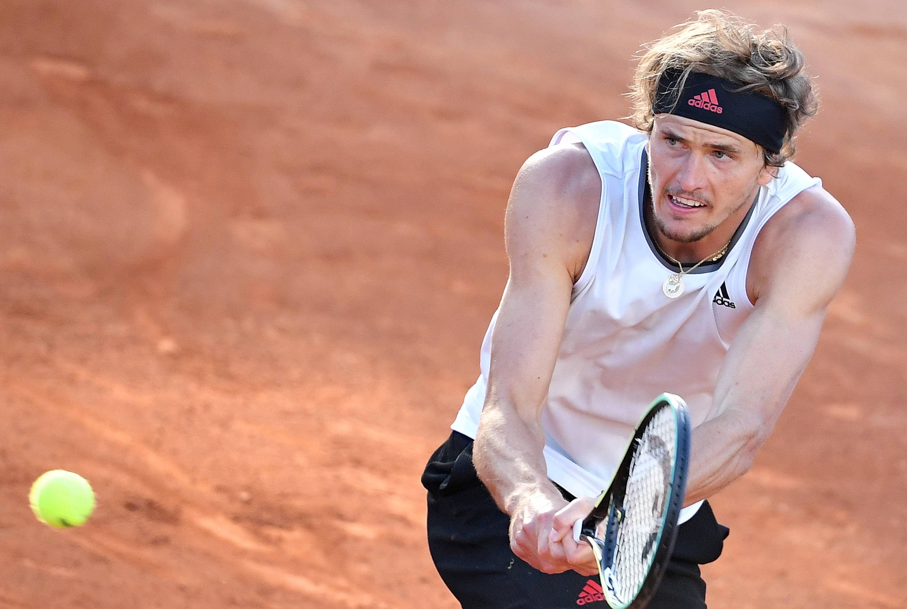 法国网球队轻取西班牙网球队,兹维列夫打破历史纪录的简单介绍 法国网球队轻取西班牙网球队,兹维列夫打破历史纪录的简单介绍