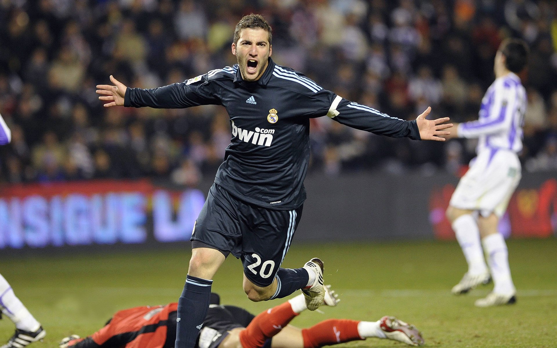 世界杯之夜，克莱·汤普森，当沉默的巨星照亮北美足球盛宴